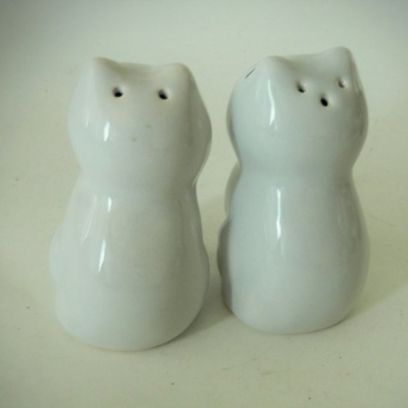 Vintage Cat Ceramic Cozy Cats White Cats Salt And Pepper Shakers - Picture 3 of 4